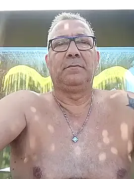 roouse – webcam model profile photo Image 11