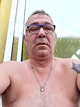 roouse – webcam model profile photo Image 17