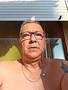 roouse – webcam model profile photo Image 2