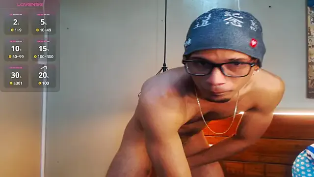 roouse – webcam model profile photo Image 2