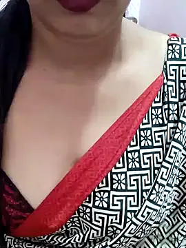 seraphine23 – webcam model profile photo Image 16