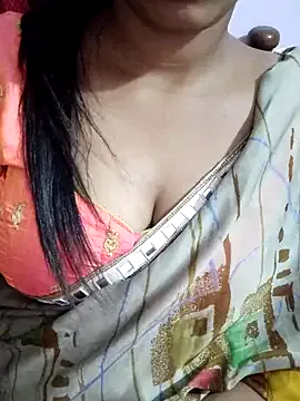 seraphine23 – webcam model profile photo Image 3