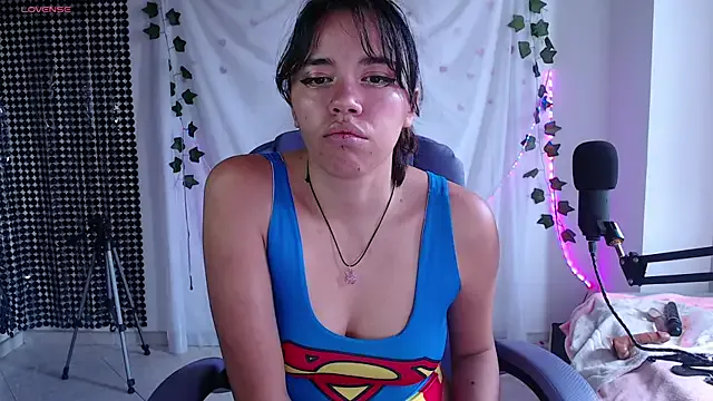 roouse – webcam model profile photo Image 15