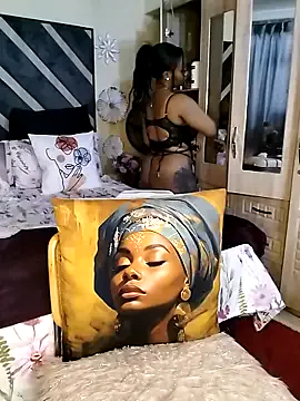 roouse – webcam model profile photo Image 3