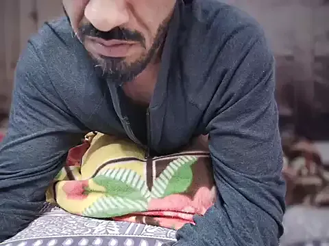 roouse – webcam model profile photo Image 2