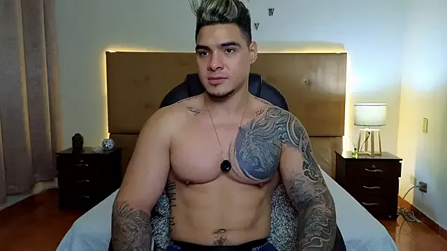 GmGit – webcam model profile photo Image 17