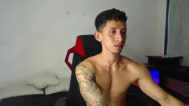 roouse – webcam model profile photo Image 13