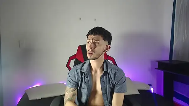 roouse – webcam model profile photo Image 3