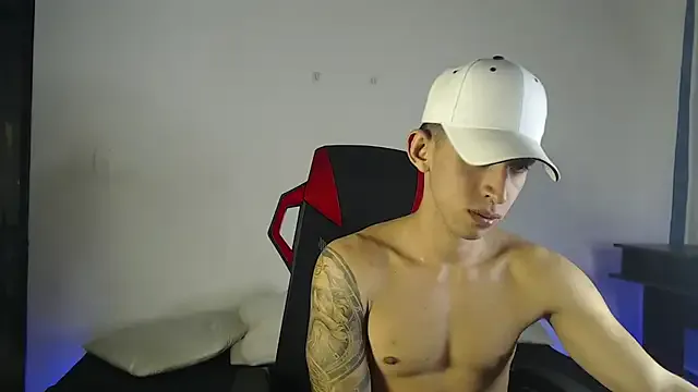 roouse – webcam model profile photo Image 4