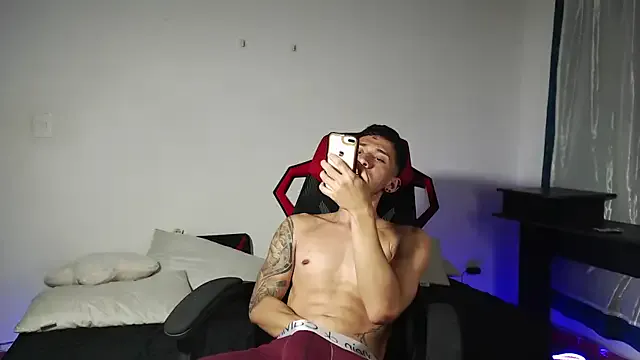 roouse – webcam model profile photo Image 6