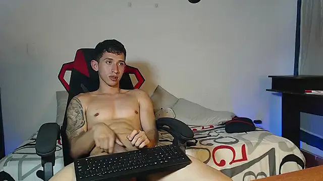 roouse – webcam model profile photo Image 8