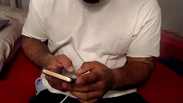 roouse – webcam model profile photo Image 7