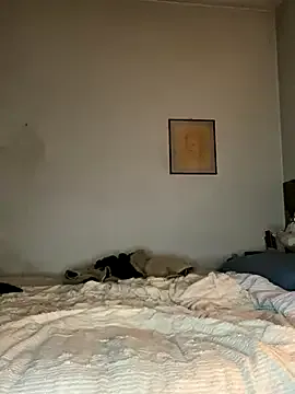 roouse – webcam model profile photo Image 2