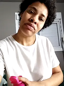 roouse – webcam model profile photo Image 16