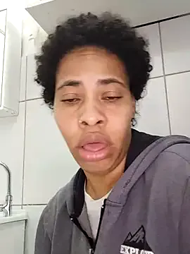 roouse – webcam model profile photo Image 6