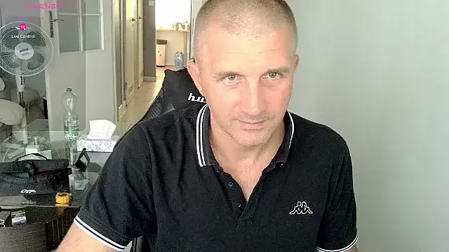 roouse – webcam model profile photo Image 13