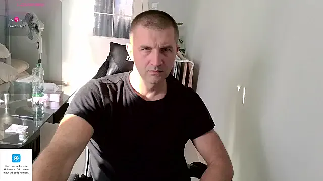 roouse – webcam model profile photo Image 6