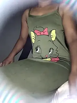 roouse – webcam model profile photo Image 14