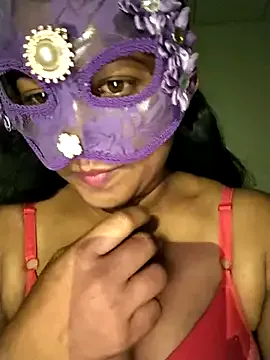 roouse – webcam model profile photo Image 6