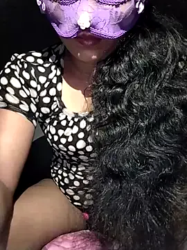 roouse – webcam model profile photo Image 9