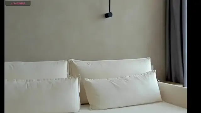 Mia--meow – webcam model profile photo Image 8