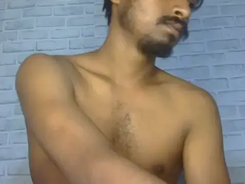 roouse – webcam model profile photo Image 9