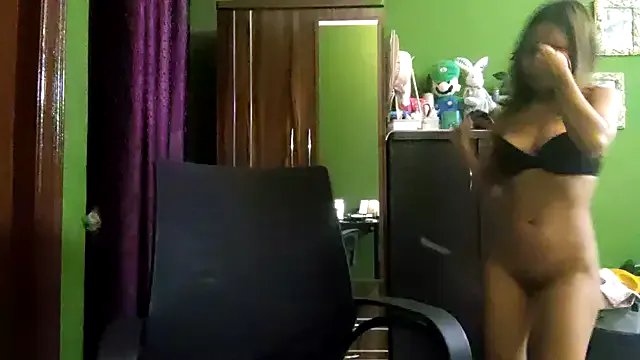  – webcam model profile photo Image 14