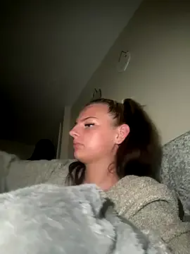 roouse – webcam model profile photo Image 5