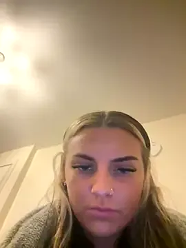 roouse – webcam model profile photo Image 6