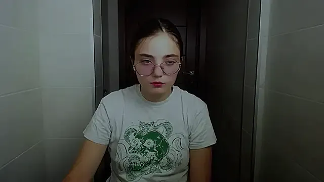 Mia--meow – webcam model profile photo Image 9