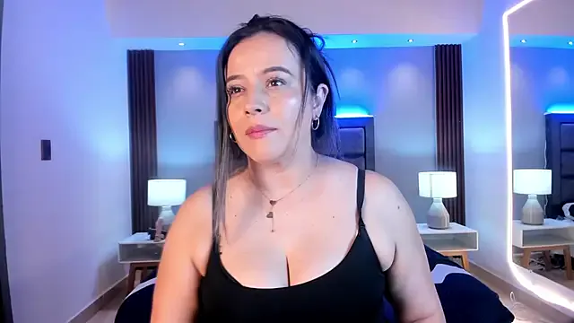 zui_lu – webcam model profile photo Image 13