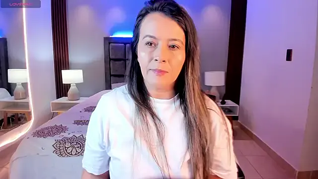 zui_lu – webcam model profile photo Image 6