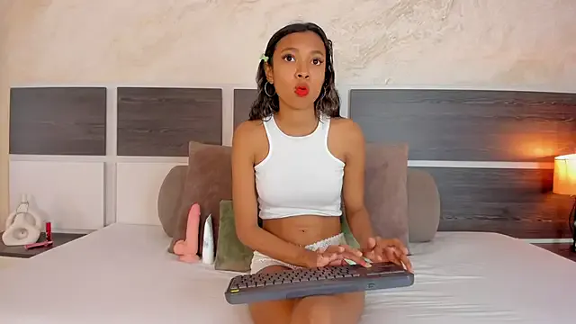 school_ch – webcam model profile photo Image 3