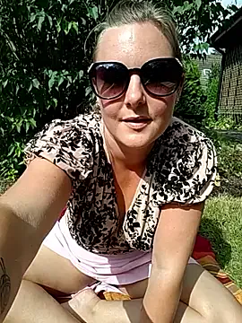 roouse – webcam model profile photo Image 10