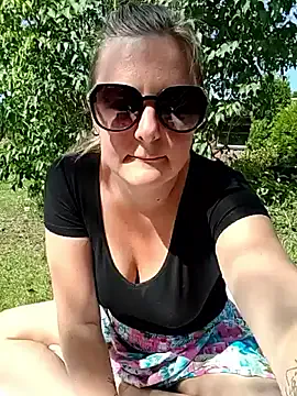 roouse – webcam model profile photo Image 6