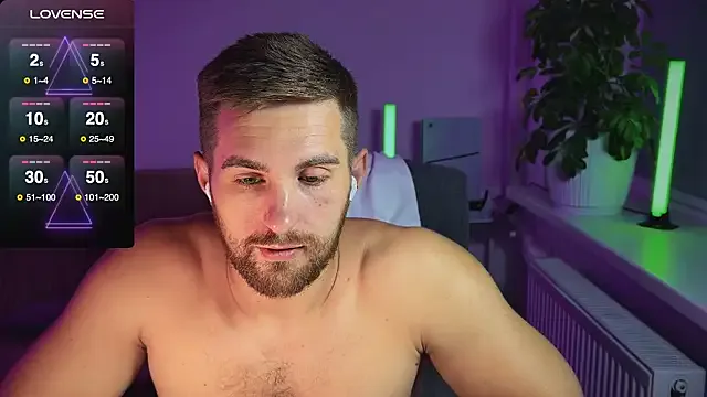 roouse – webcam model profile photo Image 19