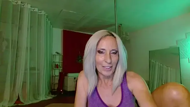 IvettePrice – webcam model profile photo Image 4
