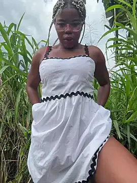 LilaSolace – webcam model profile photo Image 4