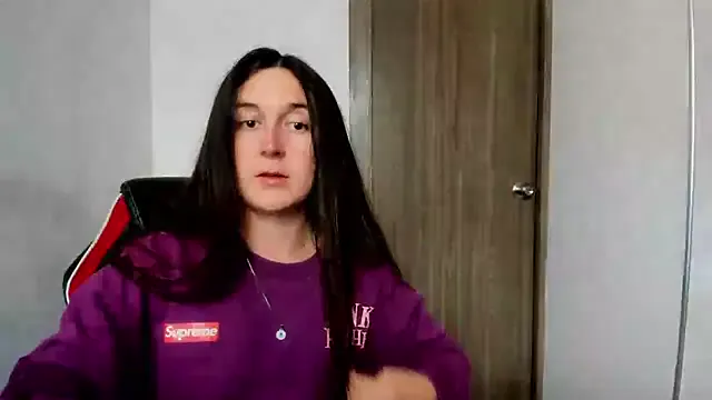 roouse – webcam model profile photo Image 10