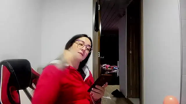 roouse – webcam model profile photo Image 3