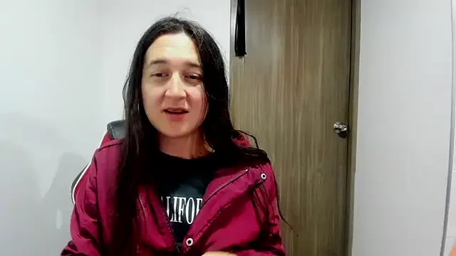 roouse – webcam model profile photo Image 5