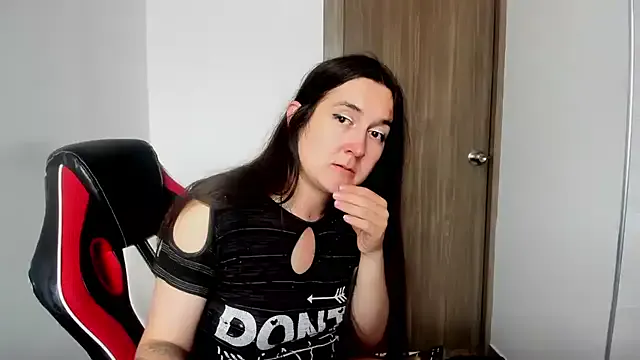 roouse – webcam model profile photo Image 8