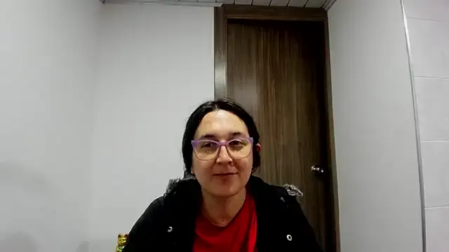 roouse – webcam model profile photo Image 9