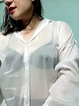 LT-333 – webcam model profile photo Image 3