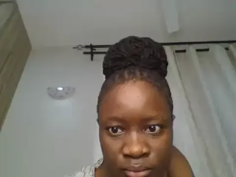 hina_porn – webcam model profile photo Image 3