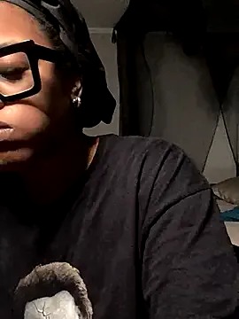 roouse – webcam model profile photo Image 15