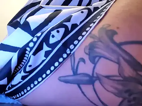 AdeleWood – webcam model profile photo Image 16