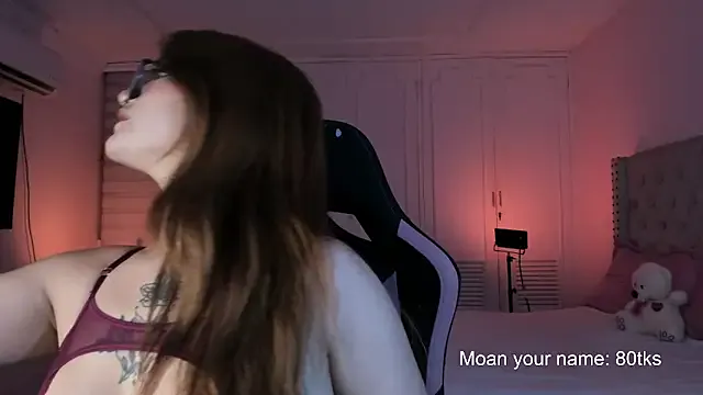 zui_lu – webcam model profile photo Image 10