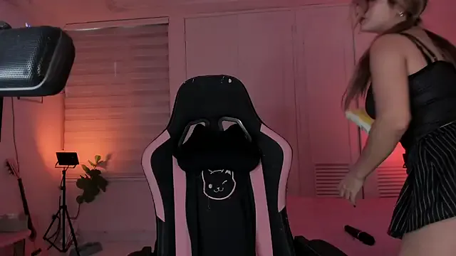 zui_lu – webcam model profile photo Image 12