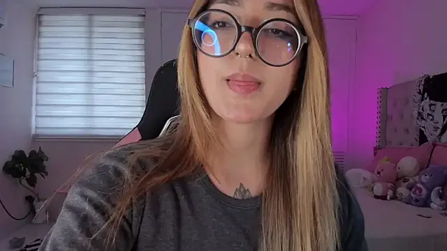 zui_lu – webcam model profile photo Image 14